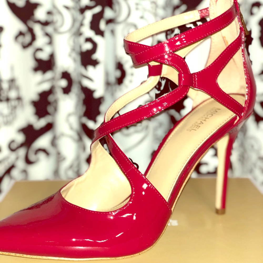 NEW MK Beautiful Catia Pumps